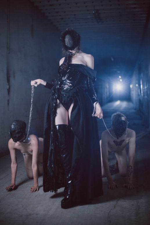 Suknia dominatrix, detal